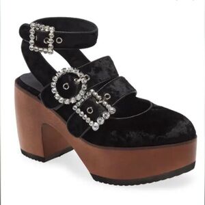 Jeffrey Campbell Black Velvet Clogs Shoes
Heels Rare (7….. fits like 6.5)  $300